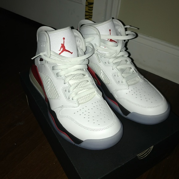 Jordan Mars 270 White Fire Red - Men’s Size 10